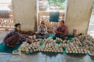 世界上佛塔最多的城市,当地人民生活贫苦,每天只有30元的收入